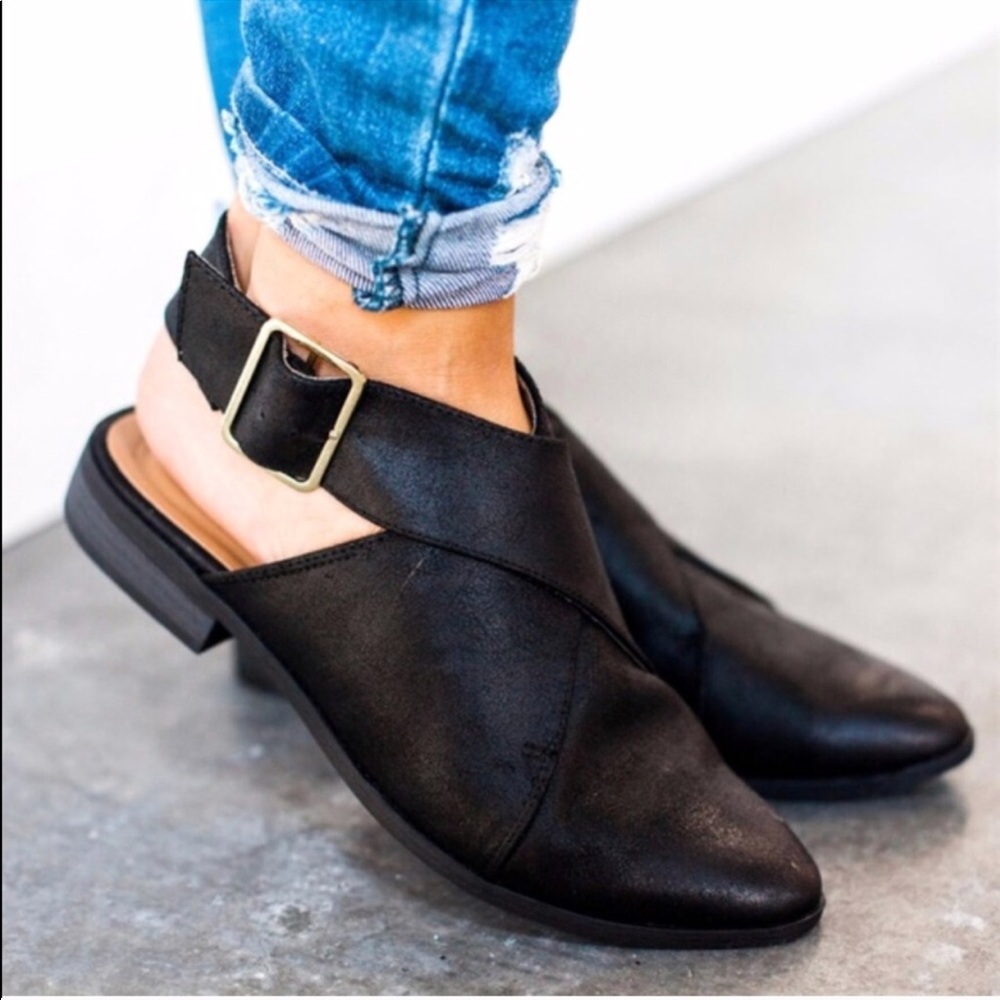 LAST 1🖤 black vegan leather wrap flat bootie - Picture 3 of 4